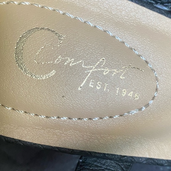 C Comfort Black Sandals - Picture 6 of 8